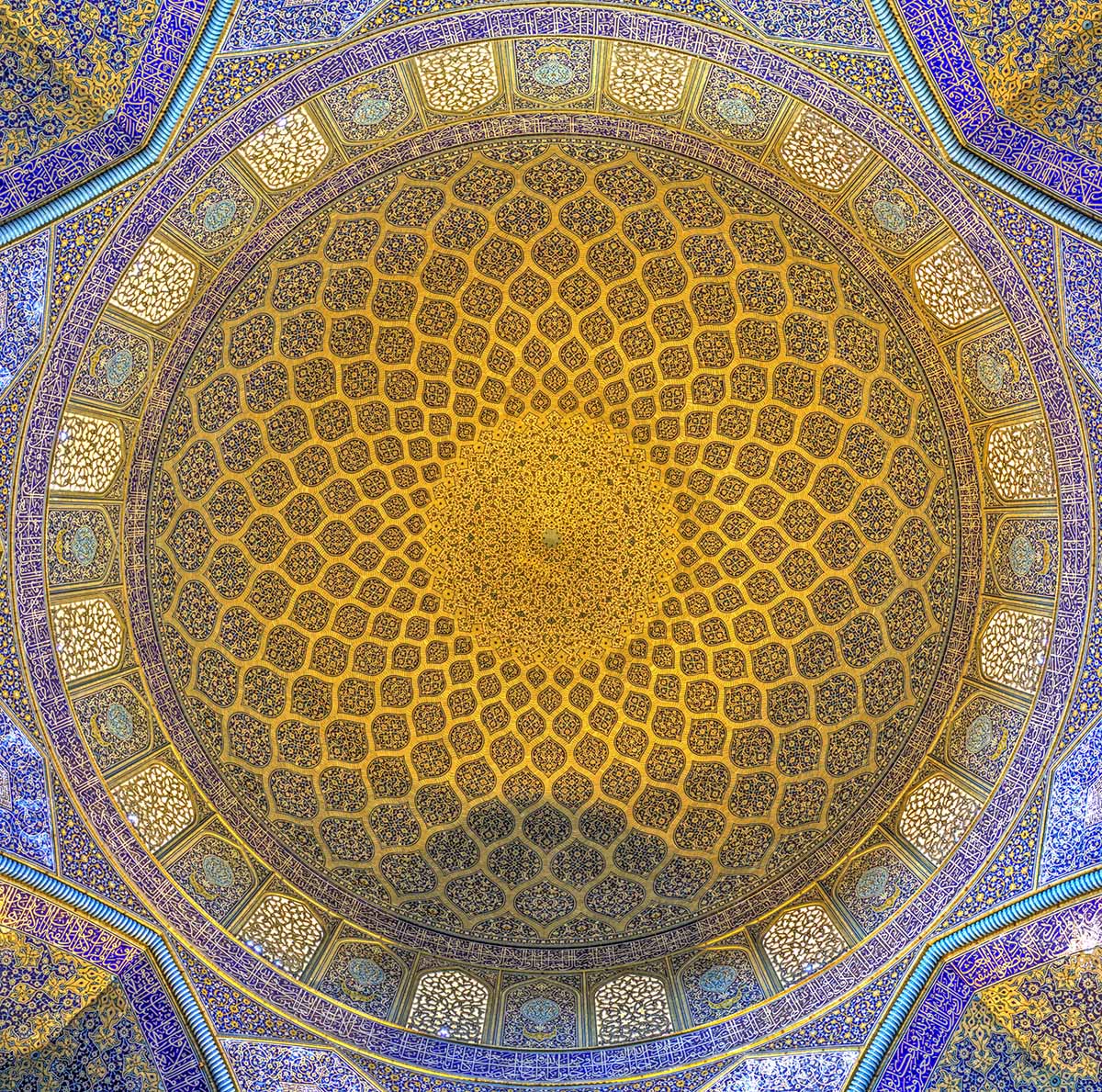 AP-015 Inner Dome Sheikh Lotfollah Mosque. Isfahan, Iran.