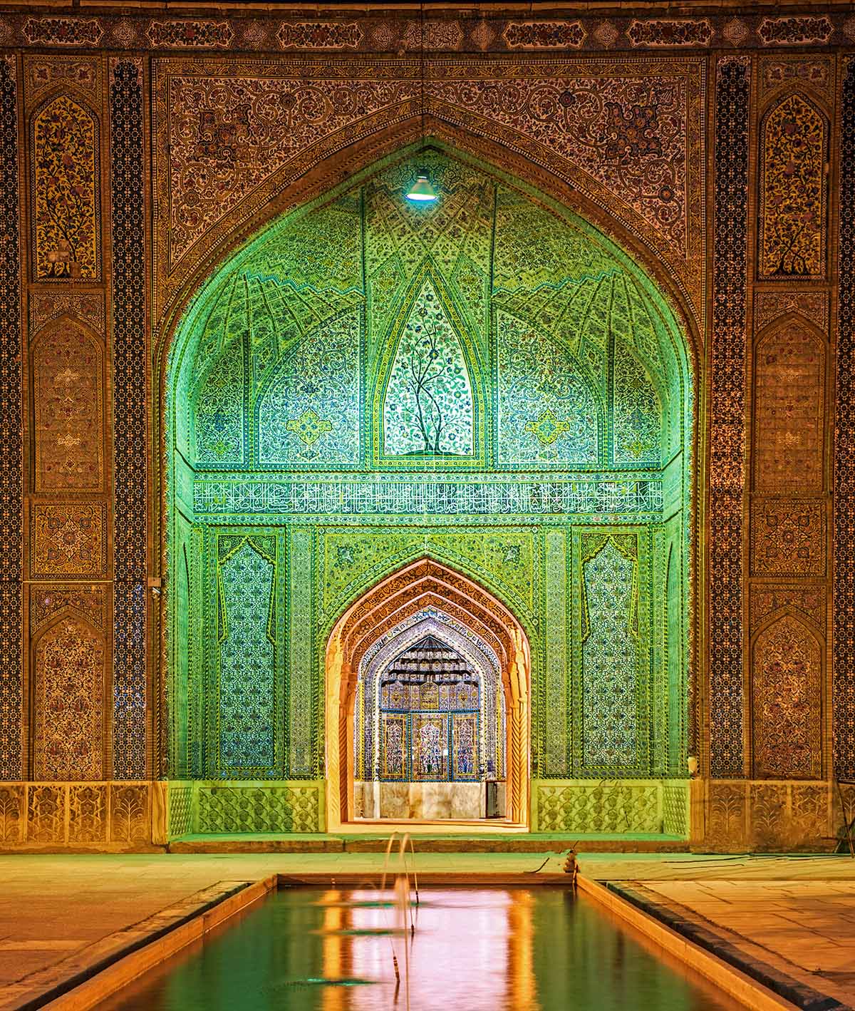 AP-033 Courtyard Vakil Mosque. Shiraz, Iran.